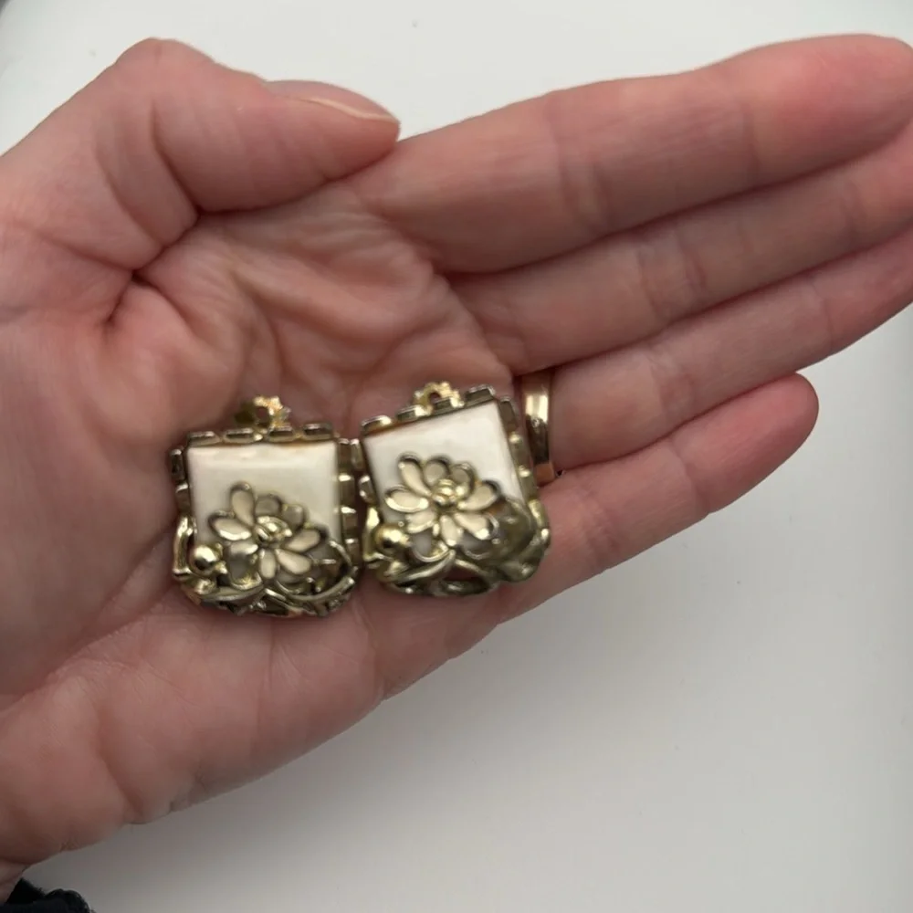 Vintage statement art deco oversized white gold tone flower clip on earrings